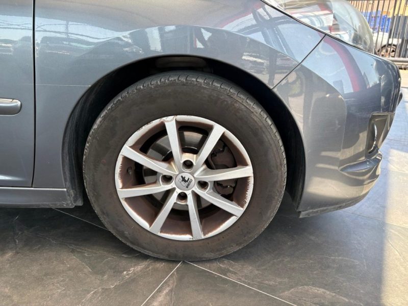 🔹 Peugeot 207 1.4 VTI 95 CH🌤️ Toit panoramique ❄️ Climatisation🛡️ Garantie 6 mois
