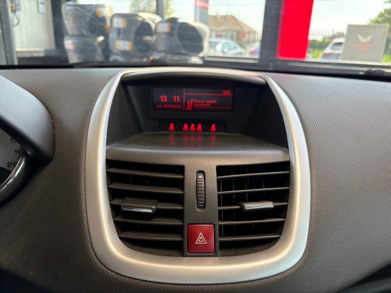 🔹 Peugeot 207 1.4 VTI 95 CH🌤️ Toit panoramique ❄️ Climatisation🛡️ Garantie 6 mois