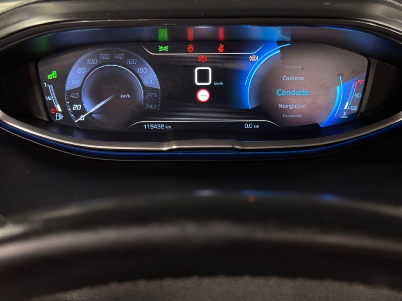 PEUGEOT 3008 II ALLURE 2.0 HDI 150 Cv APPLE CARPLAY & ANDROID BVM6 - GARANTIE 1 AN