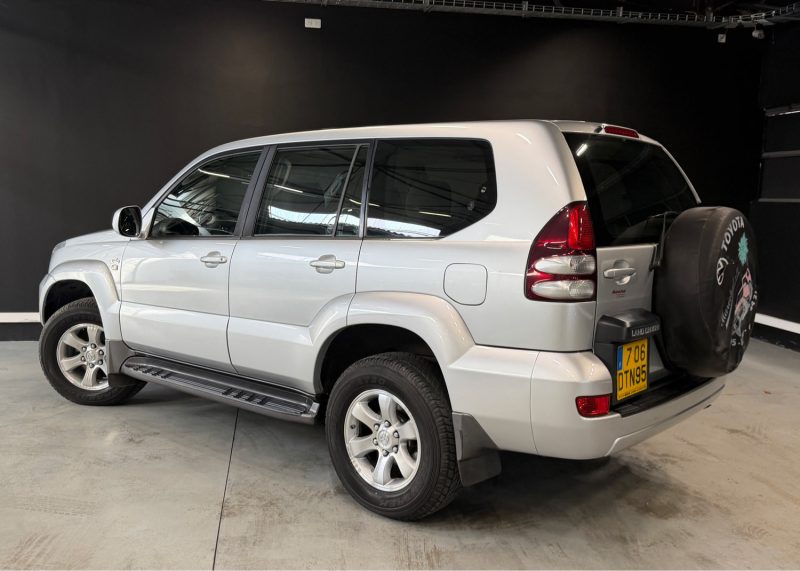 TOYOTA LAND CRUISER KDJ120 D4D GX 2004