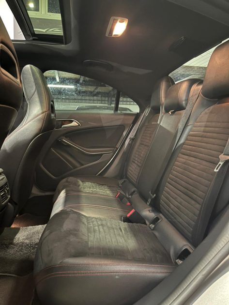 MAGNIFIQUE MERCEDES CLA 200 d FASCINATION AMG LINE 136CH (TOIT OUVRANT, CAMÉRA DE RECUL, BLUETOOTH)