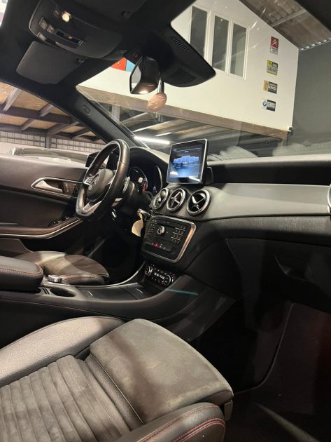 MAGNIFIQUE MERCEDES CLA 200 d FASCINATION AMG LINE 136CH (TOIT OUVRANT, CAMÉRA DE RECUL, BLUETOOTH)