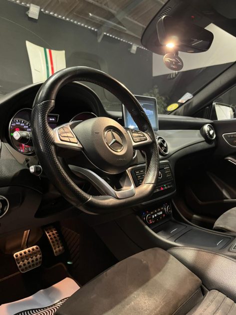 MAGNIFIQUE MERCEDES CLA 200 d FASCINATION AMG LINE 136CH (TOIT OUVRANT, CAMÉRA DE RECUL, BLUETOOTH)