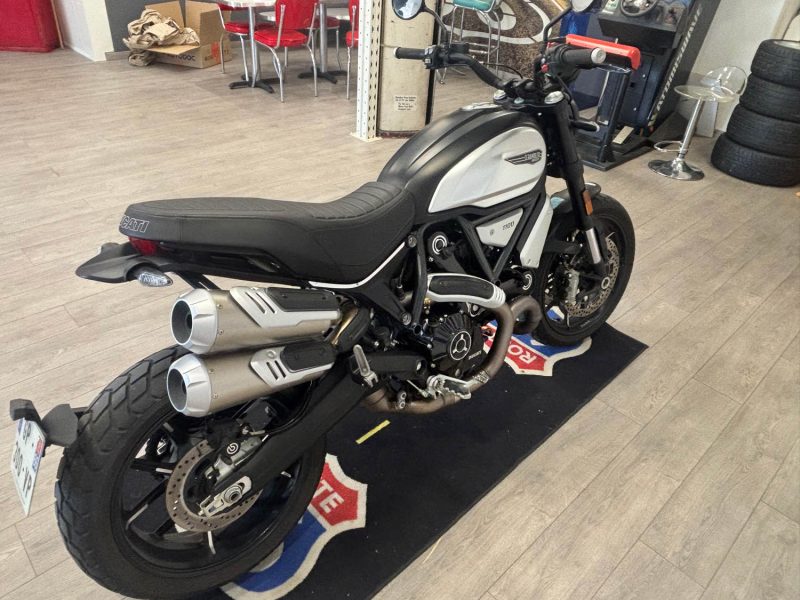 DUCATI SCRAMBLER DARK STEALTH 2023