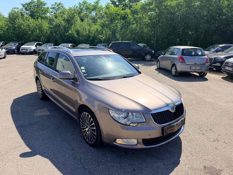 SKODA SUPERB COMBI 2.0 TDI 140 CR FAP 4X4 LAURIN&KLEMENT DSG 224MKM