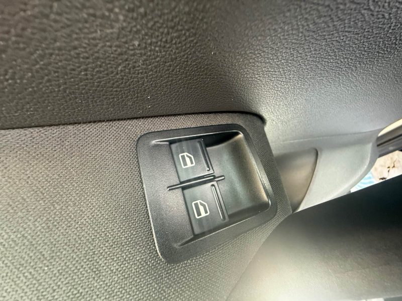 VOLKSWAGEN POLO 5 1.4I - 16V 86CV FAIBLE KILOMETRAGE 2011