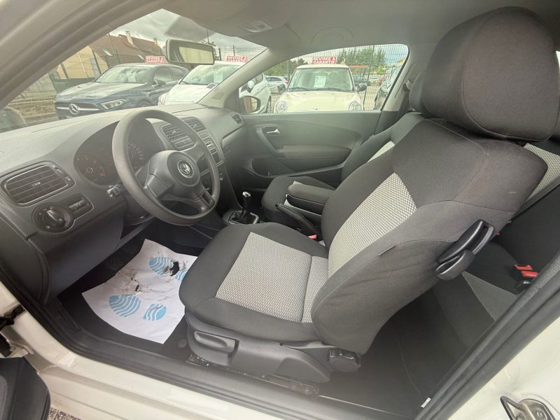 VOLKSWAGEN POLO 5 1.4I - 16V 86CV FAIBLE KILOMETRAGE 2011