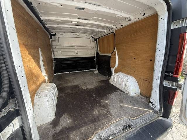 RENAULT TRAFIC III 2.0 DCI 150 BOITE AUTO / 1ERE MAIN  / GPS / CARPLAY / 16250 HT / ATTELAGE  2022