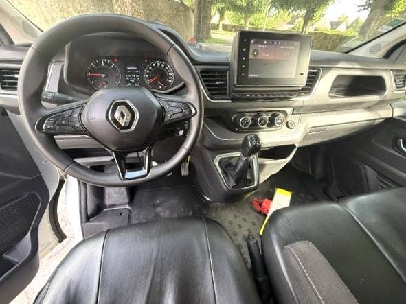 RENAULT TRAFIC III 2.0 DCI 150 BOITE AUTO / 1ERE MAIN  / GPS / CARPLAY / 16250 HT / ATTELAGE  2022