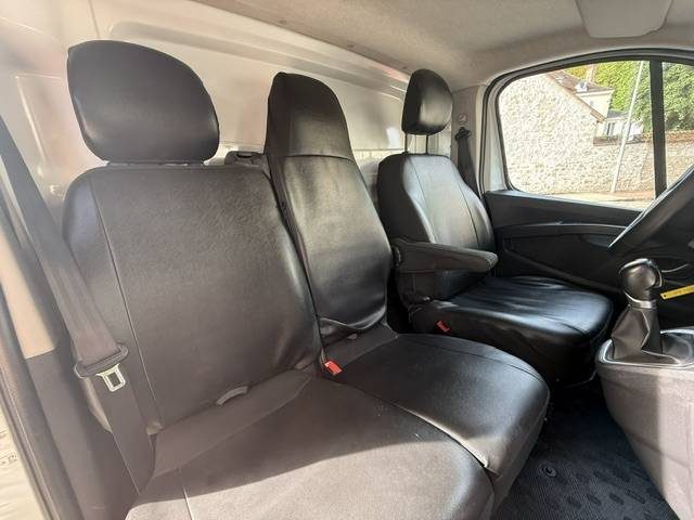 RENAULT TRAFIC III 2.0 DCI 150 BOITE AUTO / 1ERE MAIN  / GPS / CARPLAY / 16250 HT / ATTELAGE  2022