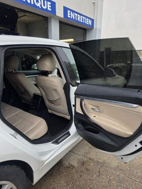 B.M.W. SERIE 3GT 318DA 143CH MODERN 2014