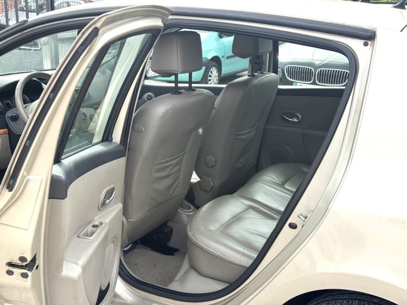 RENAULT CLIO III 1.6 16V 110CV INITIALE AUTOMATIQUE