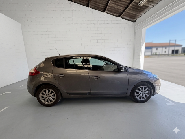 RENAULT MEGANEIII 1.5 DCI 90 AUTHENTIQUE 2012