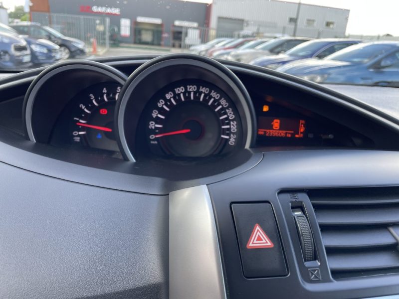 TOYOTA VERSO 2.0L D-4D 124 CV GARANTIE 3/12 MOIS 2013