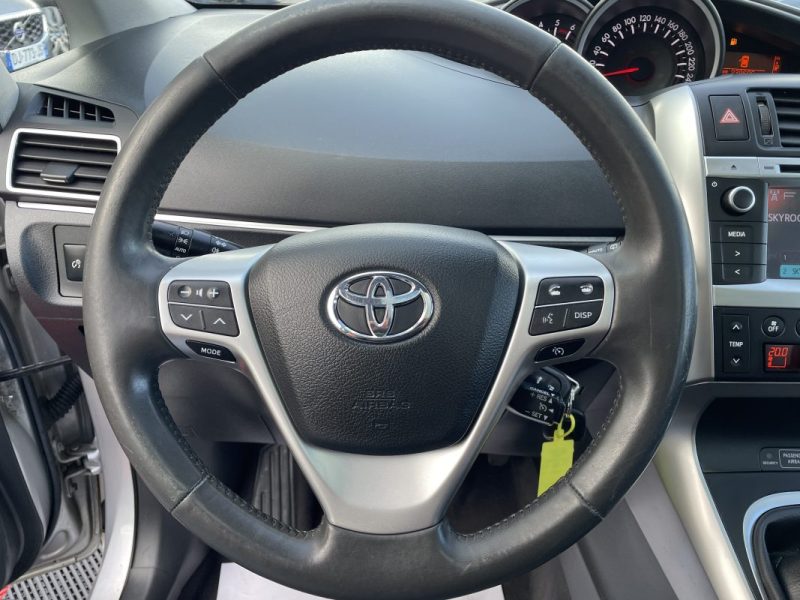 TOYOTA VERSO 2.0L D-4D 124 CV GARANTIE 3/12 MOIS 2013