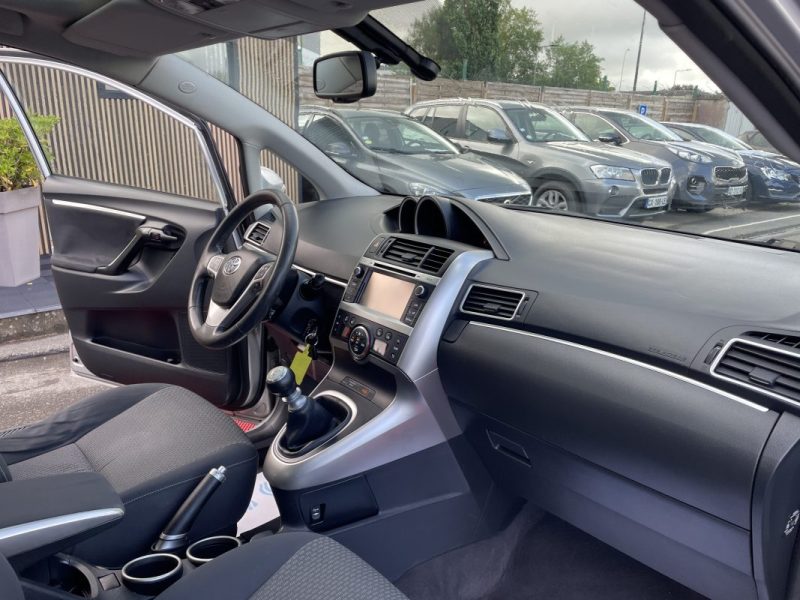 TOYOTA VERSO 2.0L D-4D 124 CV GARANTIE 3/12 MOIS 2013