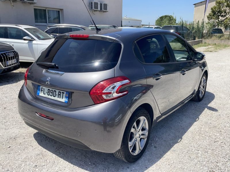 PEUGEOT 208 Phase 2 1.2 VTi  82 cv CARPLAY