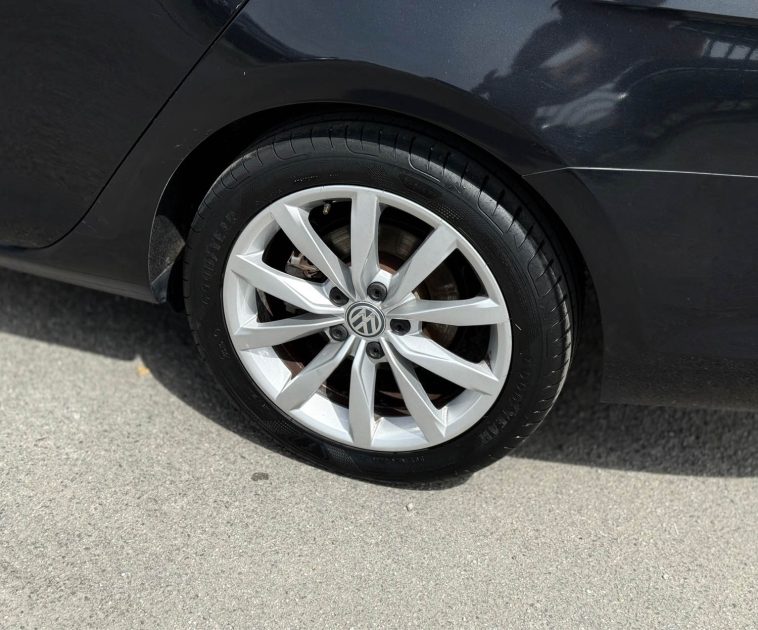 Volkswagen Golf VII SW 2.0 TDI 150 BlueMotion Technology Carat DSG6 - GPS- Révisée & Garantie 6 Mois