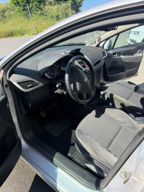 PEUGEOT 207 1.6i 109ch EXECUTIVE