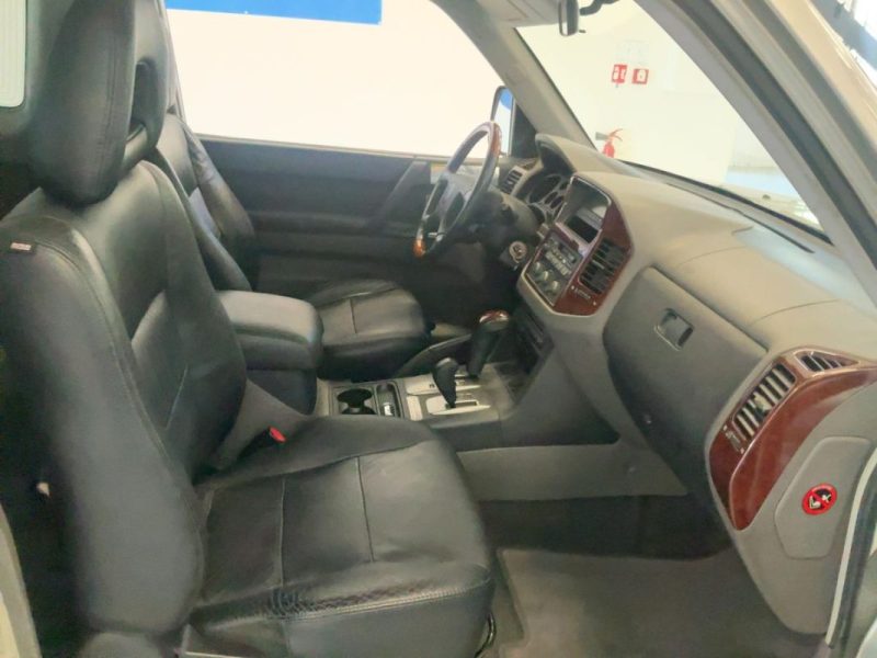 MITSUBISHI PAJERO 3.2 DI-D ELEGANCE 1er main