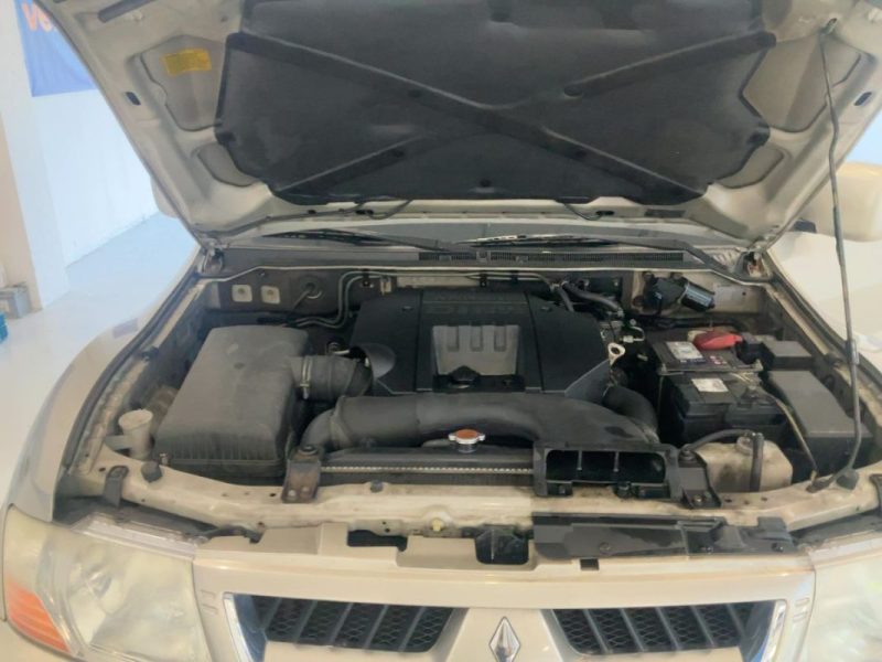 MITSUBISHI PAJERO 3.2 DI-D ELEGANCE 1er main