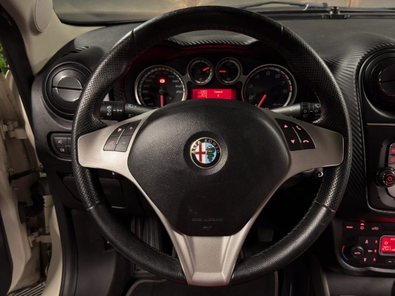 ALFA ROMEO MITO Phase 2 EXCLUSIVE 1.4 TB MultiAir 135 S&S 1ERE MAIN INTERIEUR CUIR - GARANTIE 1 AN