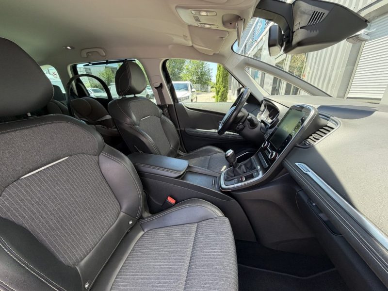 RENAULT GRAND SCENIC IV TCe 140 FAP - Finition INTENS - 7 PLACES - ENTRETIEN COMPLET