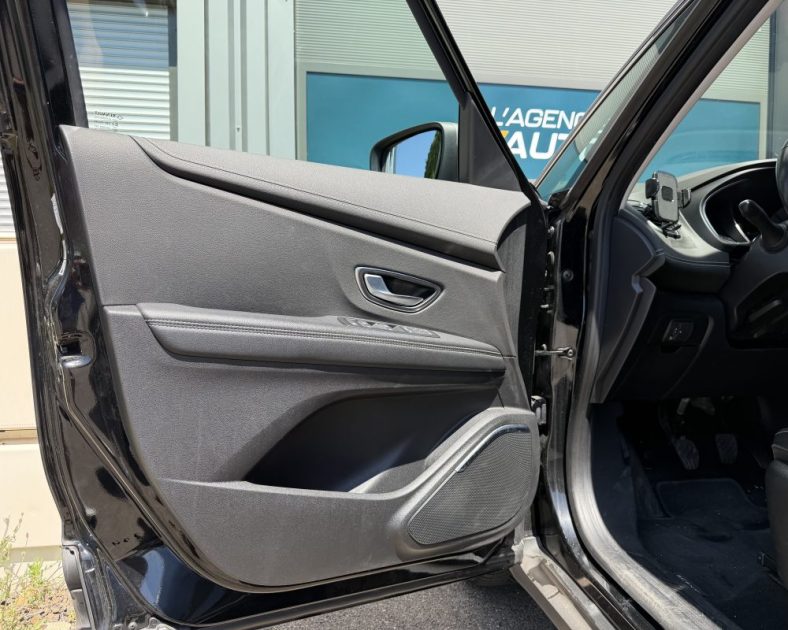 RENAULT GRAND SCENIC IV TCe 140 FAP - Finition INTENS - 7 PLACES - ENTRETIEN COMPLET