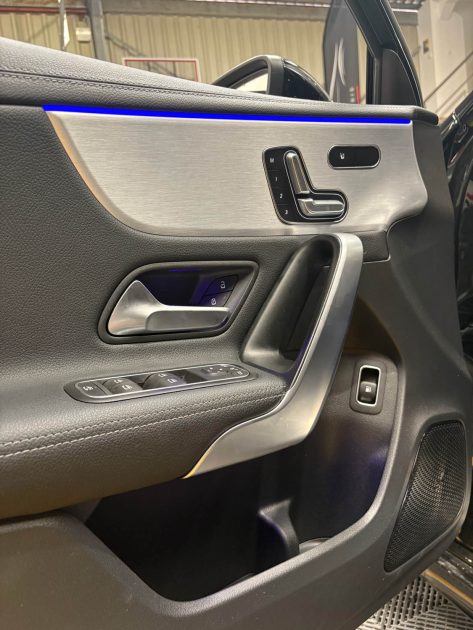 MAGNIFIQUE MERCEDES CLASSE A250e 218CH AMG LINE (APPLE CARPLAY, CAMÉRA DE RECUL, SIÈGES ÉLECTRIQUES)