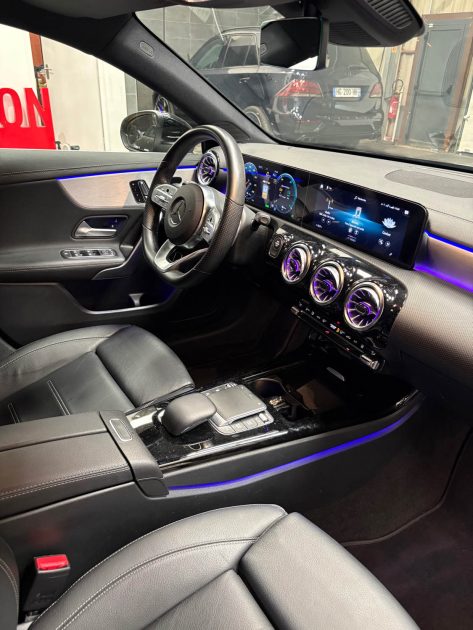 MAGNIFIQUE MERCEDES CLASSE A250e 218CH AMG LINE (APPLE CARPLAY, CAMÉRA DE RECUL, SIÈGES ÉLECTRIQUES)
