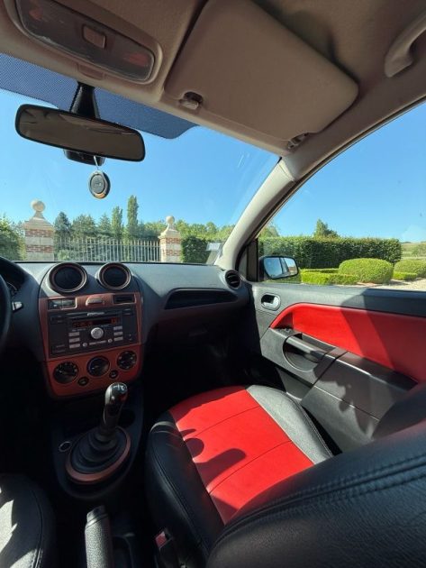 FORD FIESTA SENSO PLUS DURASHIFT 1.4 tdci 68ch RÉGULATEUR / CLIM / ATTELAGE