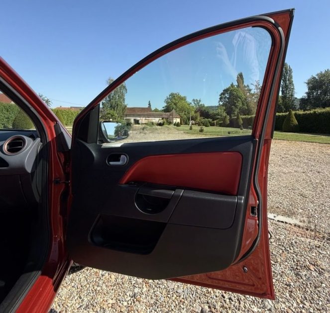 FORD FIESTA SENSO PLUS DURASHIFT 1.4 tdci 68ch RÉGULATEUR / CLIM / ATTELAGE