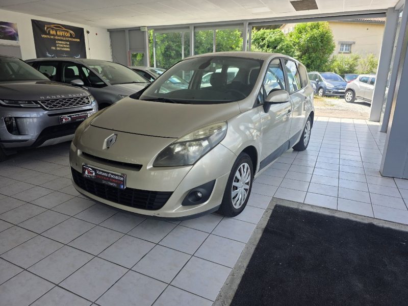 RENAULT SCENICIII GRAND 1.5 DCI 105 AUTHENTIQUE 7P ANNEE 2010 272000KM