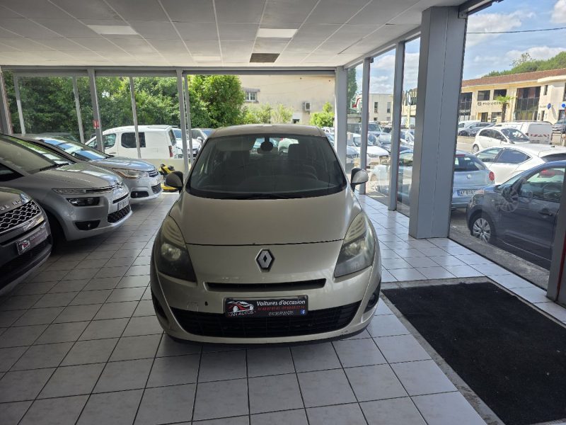RENAULT SCENICIII GRAND 1.5 DCI 105 AUTHENTIQUE 7P ANNEE 2010 272000KM