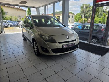 RENAULT SCENICIII GRAND 1.5 DCI 105 AUTHENTIQUE 7P ANNEE 2010 272000KM