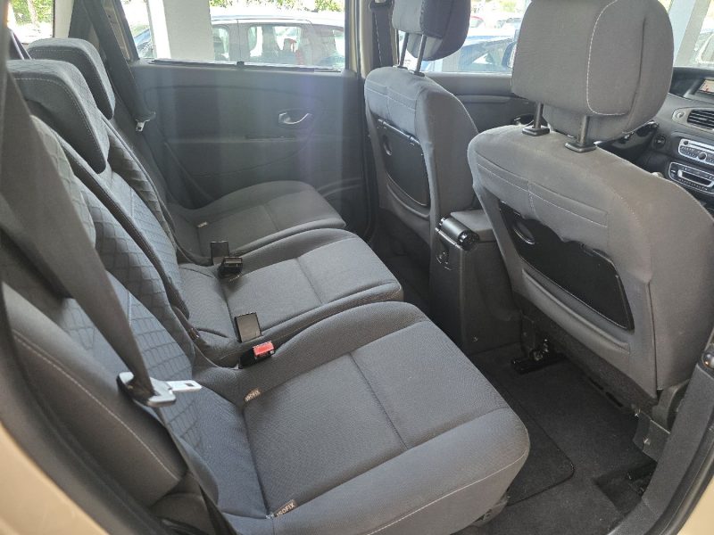RENAULT SCENICIII GRAND 1.5 DCI 105 AUTHENTIQUE 7P ANNEE 2010 272000KM