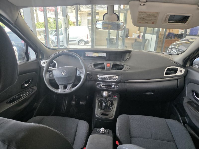 RENAULT SCENICIII GRAND 1.5 DCI 105 AUTHENTIQUE 7P ANNEE 2010 272000KM