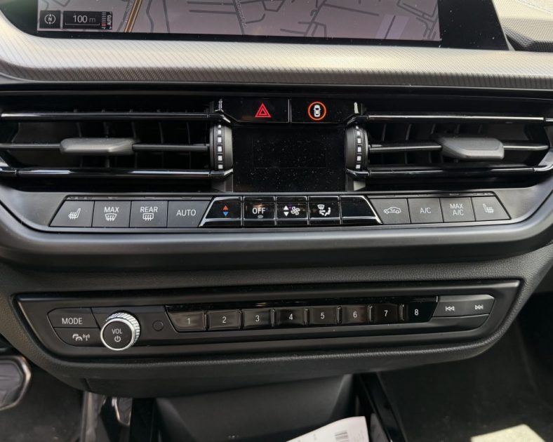 BMW Série 1 120d F40 - 190 ch - Pack M - FULL OPTION - SIEGES CHAUFFANTS - ENTRETIENS A JOUR