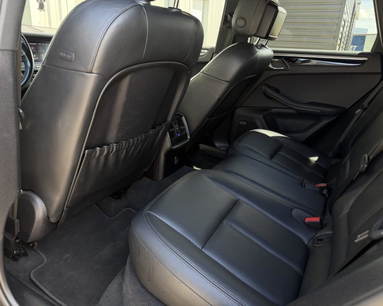 Porsche Macan 2.0 245ch PDK | Intérieur cuir • Caméra • SUIVI PORSCHE FLAT69