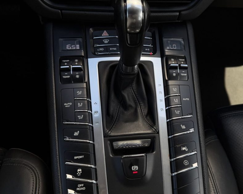 Porsche Macan 2.0 245ch PDK | Intérieur cuir • Caméra • SUIVI PORSCHE FLAT69
