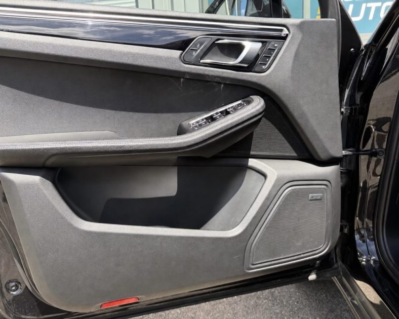 Porsche Macan 2.0 245ch PDK | Intérieur cuir • Caméra • SUIVI PORSCHE FLAT69