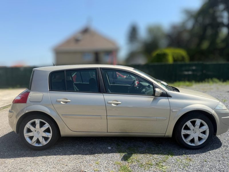  RENAULT MÉGANE II 1.9 dCi 130 ch 