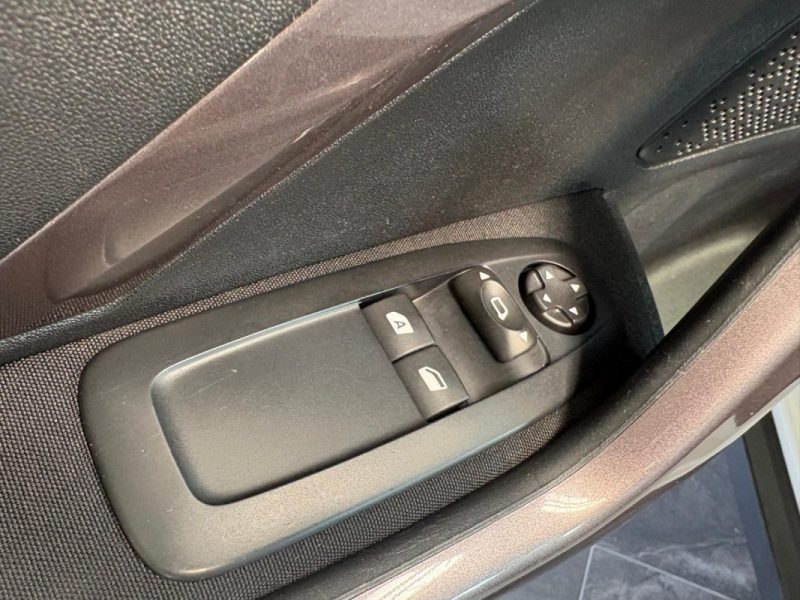 🔹 Peugeot 2008 1.6 HDI 92 Ch Active❄️ Climatisation📱 Bluetooth🛡️ Garantie 6 mois