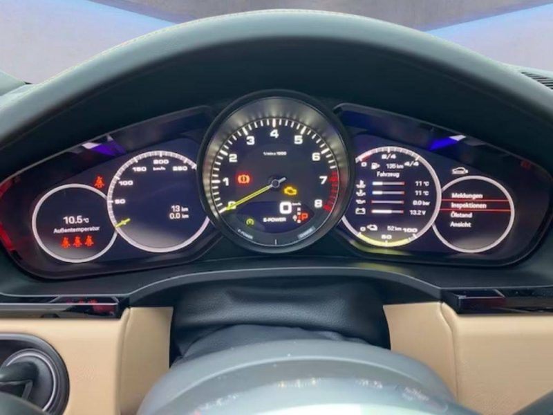 CAYENNE E-HYBRID COUPE PLATINIUM EDITION
