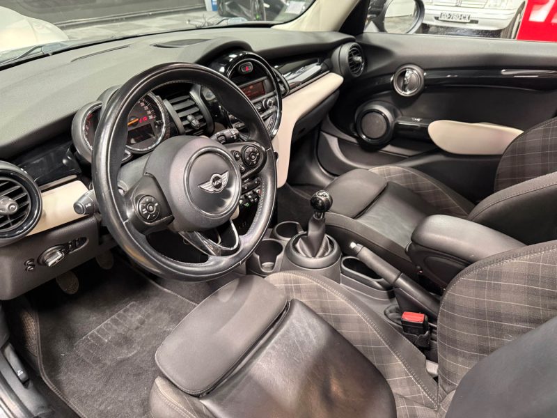 MAGNIFIQUE MINI COOPER 136 CH ( TOIT OUVRANT, CLIMATISATION BI-ZONE, ECRAN CENTRAL) ⭐️⭐️⭐️⭐️⭐️