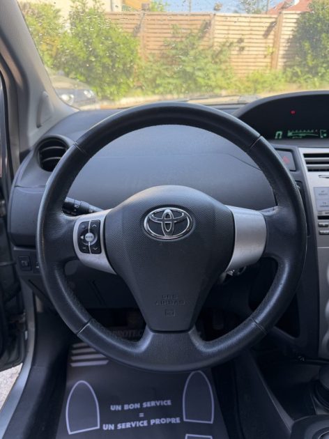 TOYOTA YARIS 1.0VVT-I COOL 2010 - 66 450Kms - Distrib ok - Premier Main - Suivit TOYOTA