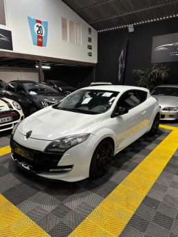 MAGNIFIQUE RENAULT MÉGANE 3 RS (SUIVI D’ENTRETIEN, LIGNE MILLTECK, SIÈGES CHAUFFANTS, BLUETOOTH)