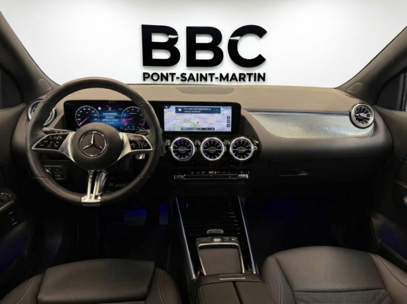 MERCEDES-BENZ GLA 180 PROGRESSIVE 2024
