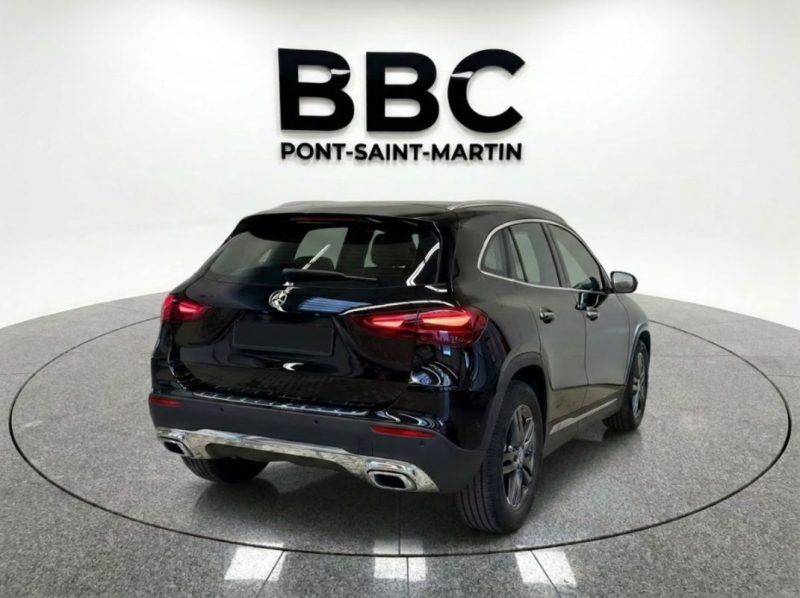 MERCEDES-BENZ GLA 180 PROGRESSIVE 2024