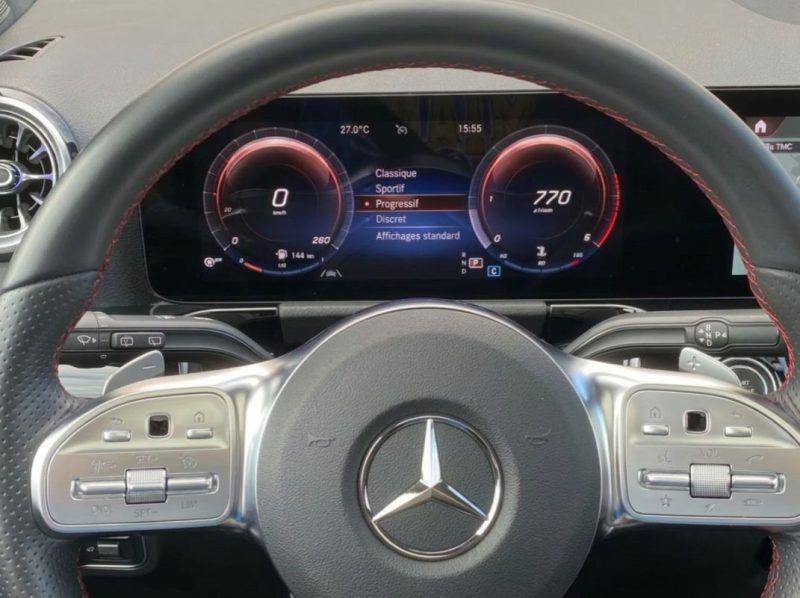 MERCEDES-BENZ GLA 220 AMG SPORTPAKET / PANORAMA 2023